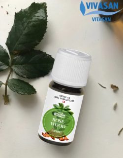 Merhabalar Vivasan Ailesi ☺
Gül Ağacı Yağı 🥀
Çok yönlü uygulamaları olan özel bir yağ. Antiseptik ve antispazmodik özelliklere sahiptir, bağışıklık sistemini güçlendirir – viral enfeksiyonlara karşı etkili koruma sağlar ve toksinleri vücuttan uzaklaştırır. Cildi nemlendirir ve yeniler ve cilt tahrişlerine, iltihaplanmaya ve akneye yardımcı olur. Hastalık veya ciddi kilo kaybından sonra cildin sıkılığını geri kazandırır. Bir antidepresan olarak yorgunluğu ve uyuşukluğu giderir ve sinirsel gerginlik ve stresle başa çıkmaya yardımcı olur. Derin bir rahatlama ve gençleşme sağlar. Özgüven ve esenlik atmosferi yaratır ve negatif enerjinin etkilerine karşı korur. Güçlü bir afrodizyaktır. Meditasyon yağı. Mükemmel deodorant.
#gül #gülagacı #yağ #afrodizyak #meditasyon #doğal #esansiyelyağlar #doğalürünler #bitkiselürünler #etheryağları #doğalkozmetik #bakım #doğalgüzellik #ciltbakım #doğallık #güzellik #besleyici #canlandırıcı #koruyucu #doğalbakımürünleri #vücutbakım #yüzbakım #kişiselbakım #aromaterapi #şifalıbitkiler #antialerjik #antibakteriyel #kişiselgüzel